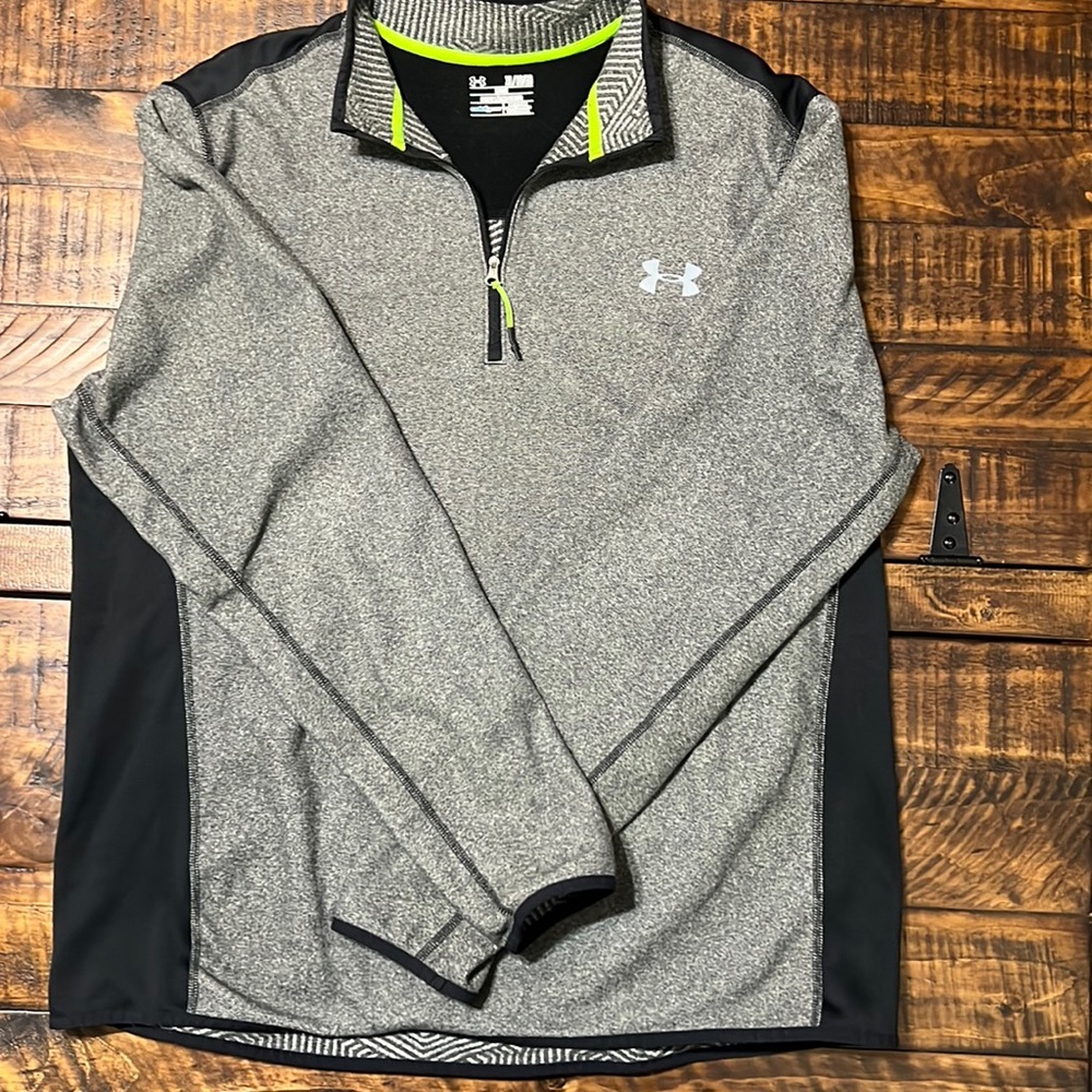 Mens Under Armour size XL pullover